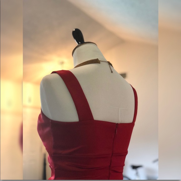 Elegant Red Dress - Picture 2 of 6